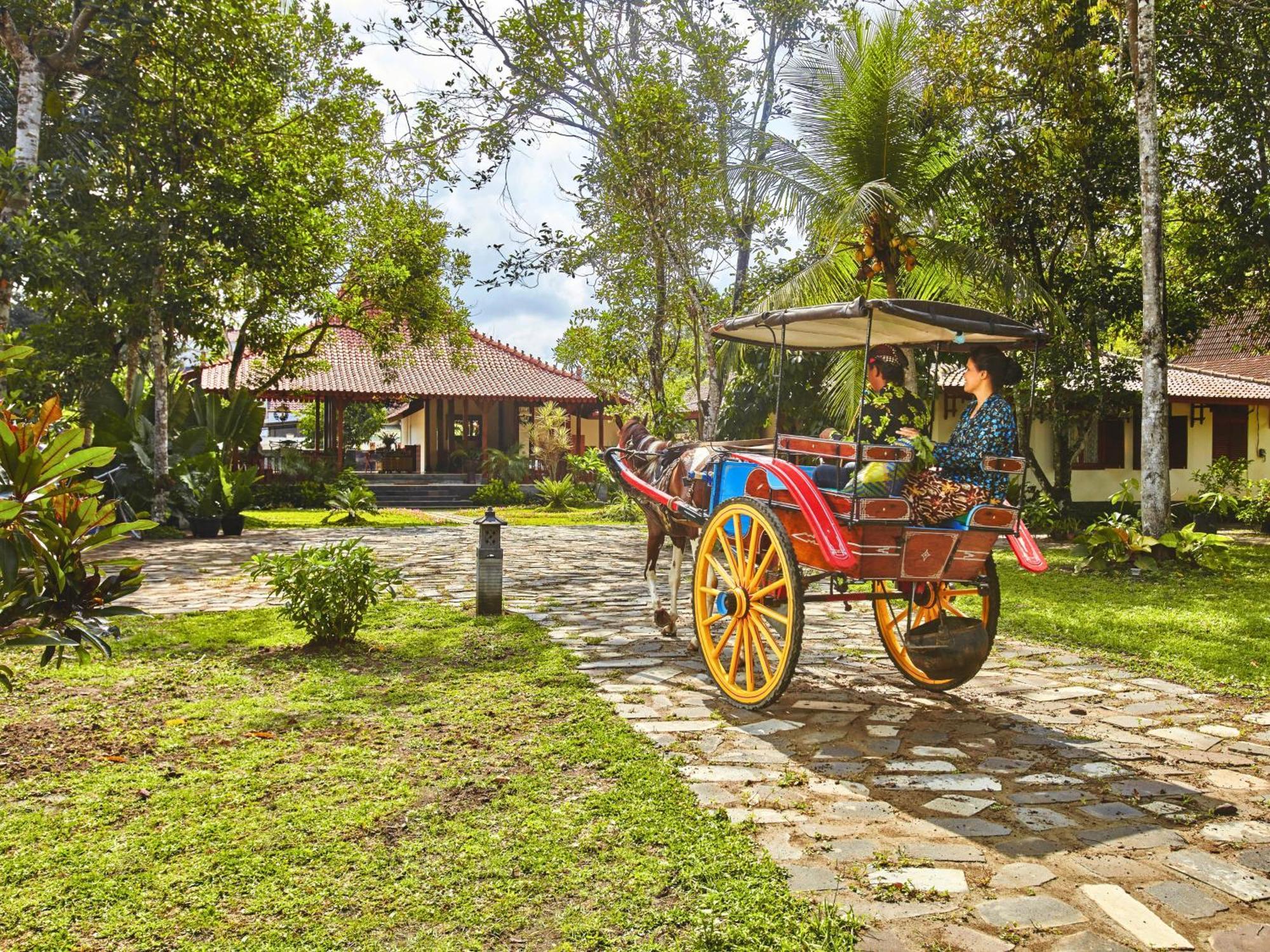 Hotel Ndalem Nitihardjan Magelang Exterior foto